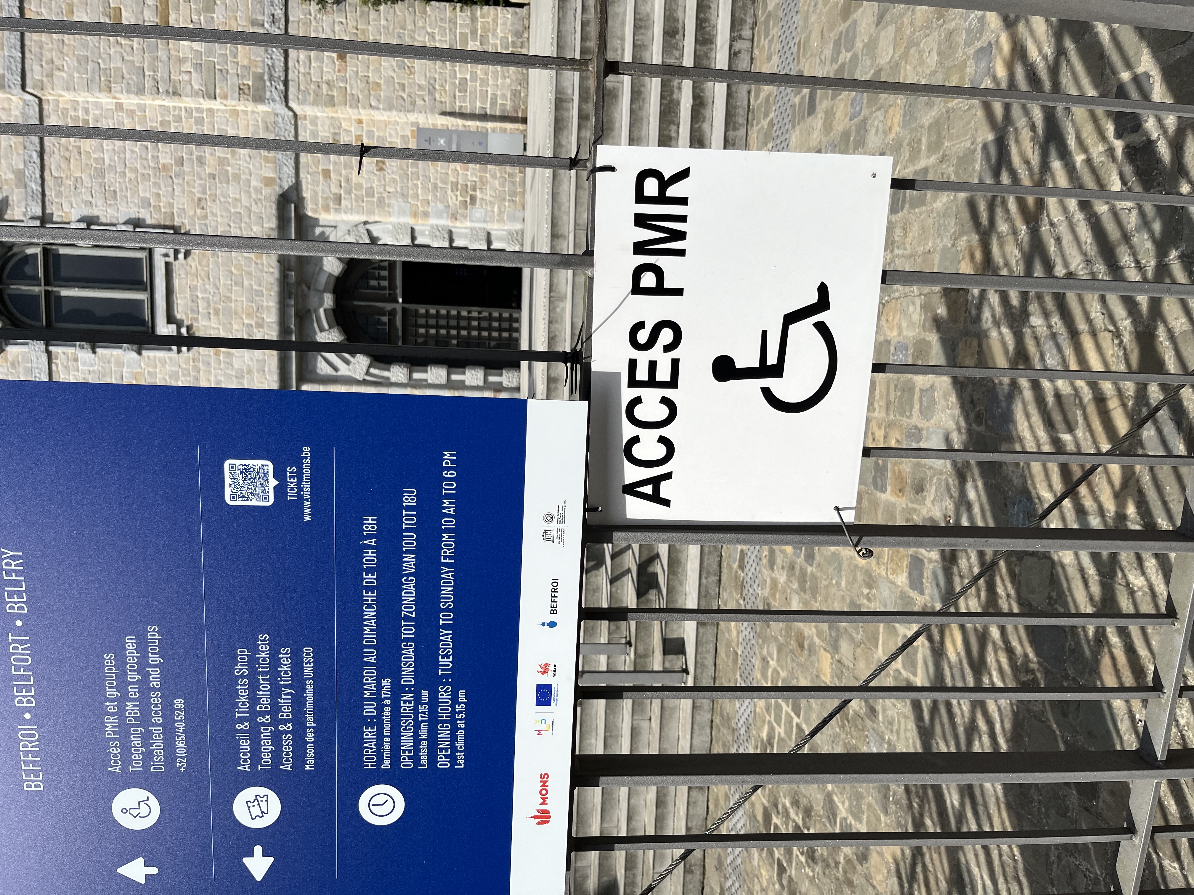 Entrée PMR par le Beffroi