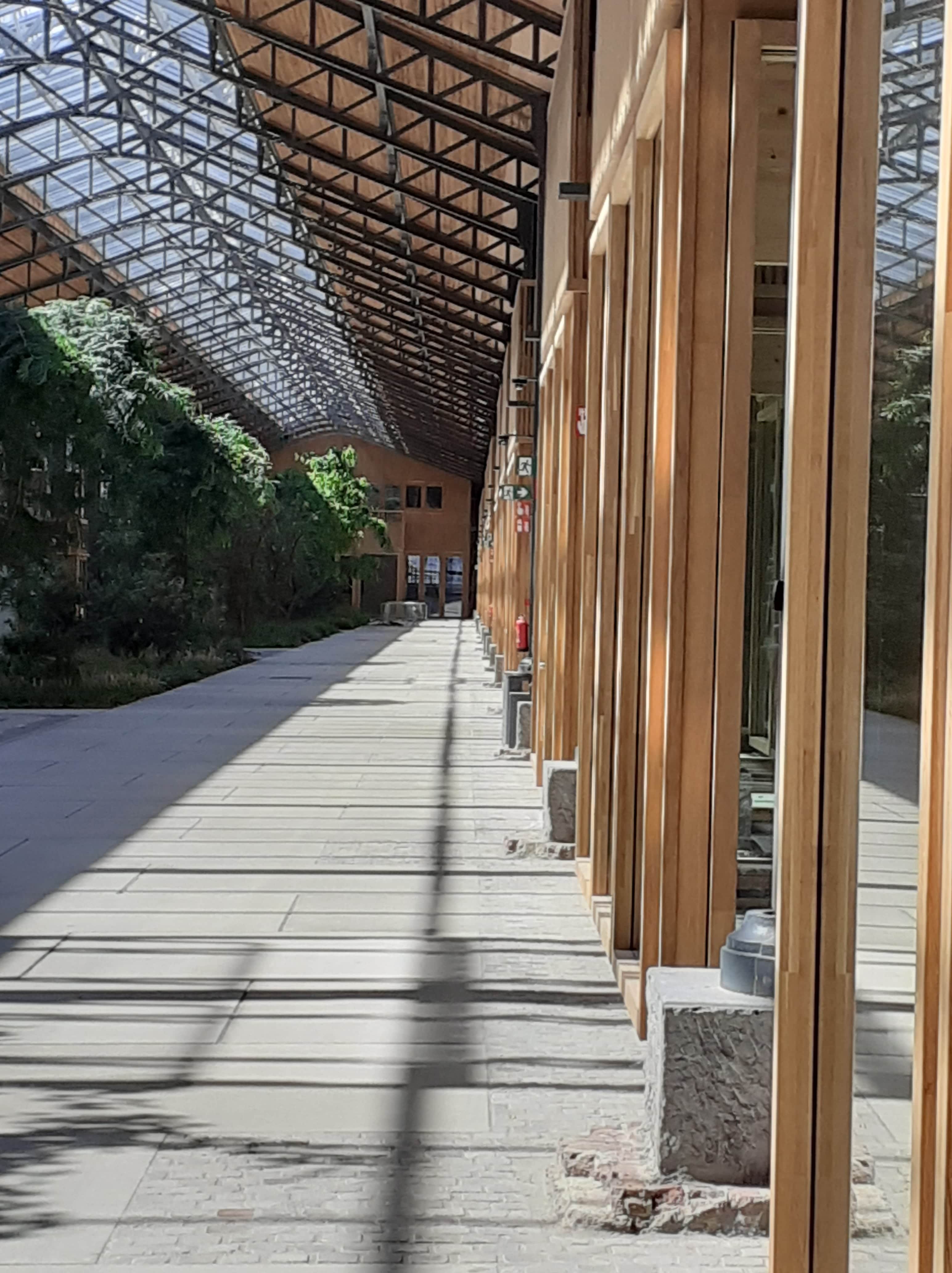 Façade en bois (commerces) pouvant servir de ligne guide