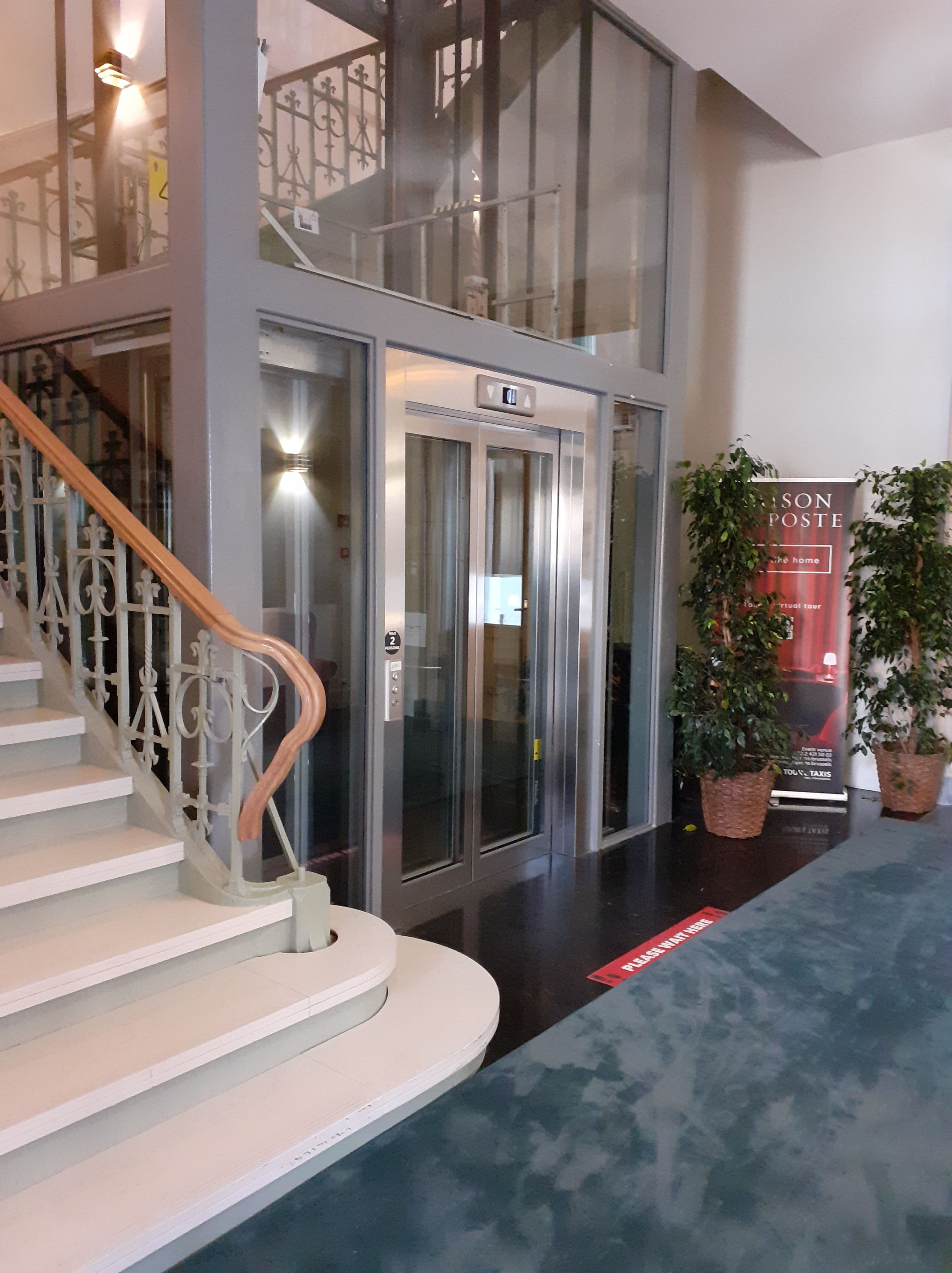 Ascenseur et escalier