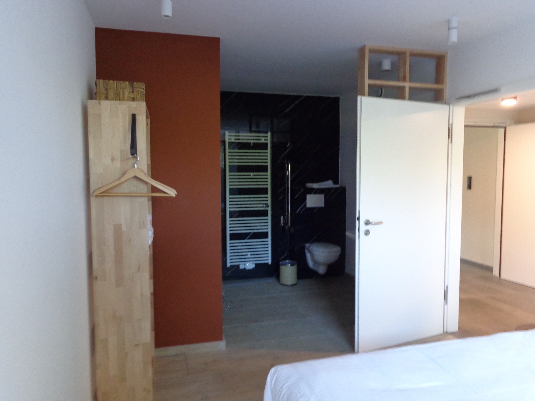 Salle de bain privative de la chambre PMR