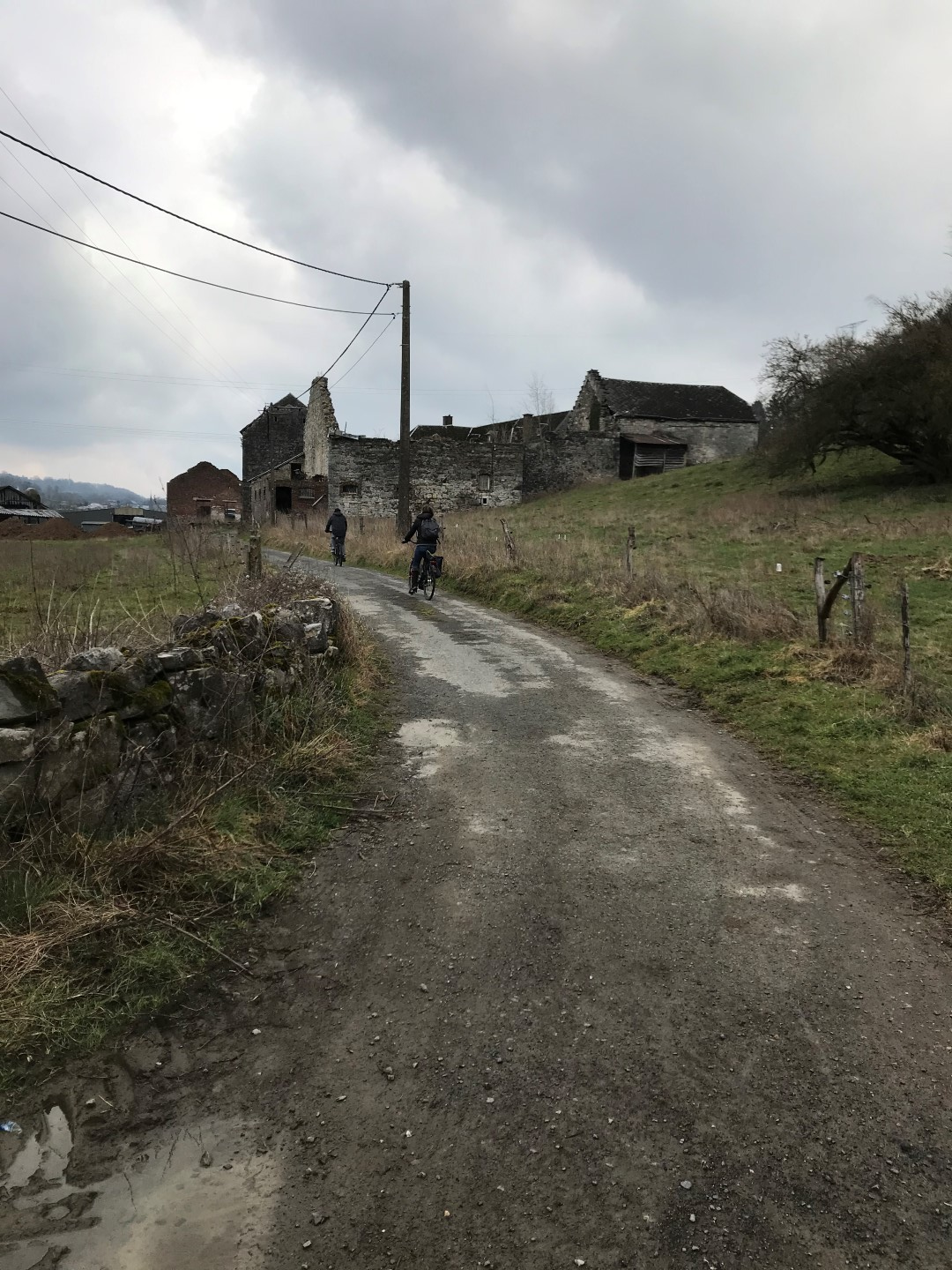 Portion de circuit en revêtement stabilisé